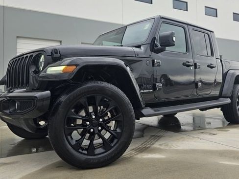 Used 2022 Jeep Gladiator Overland image 1