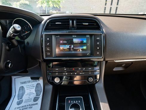 Used 2017 Jaguar F-PACE Prestige AWD/4WD image 21