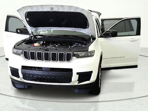 Used 2022 Jeep Grand Cherokee L Laredo w/ Luxury Tech Group I AWD/4WD image 9