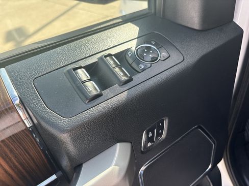 Used 2015 Ford F150 Lariat image 12