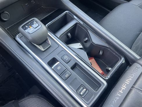 Used 2024 Nissan Pathfinder SV FWD image 13