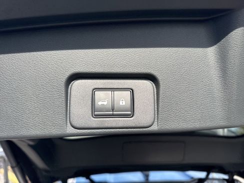 Certified 2025 Nissan Rogue SV image 23