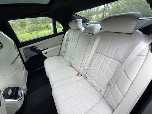 Used 2026 BMW 760i xDrive w/ Executive Package AWD/4WD image 25