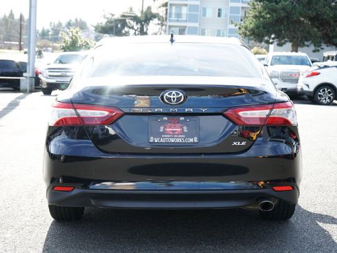 Used 2020 Toyota Camry XLE image 4