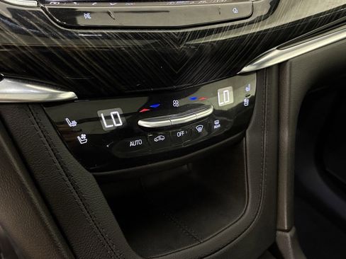 Used 2025 Cadillac XT6 Premium Luxury image 30