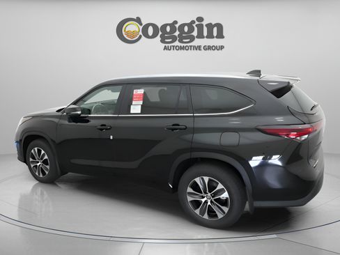 Certified 2026 Toyota Highlander XLE AWD/4WD image 4