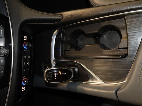 Used 2019 Buick Enclave Essence FWD image 9