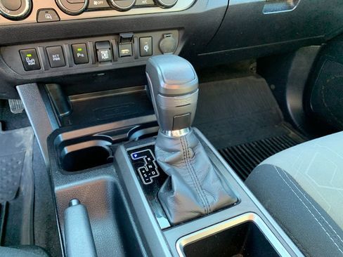 Used 2022 Toyota Tacoma TRD Sport image 25