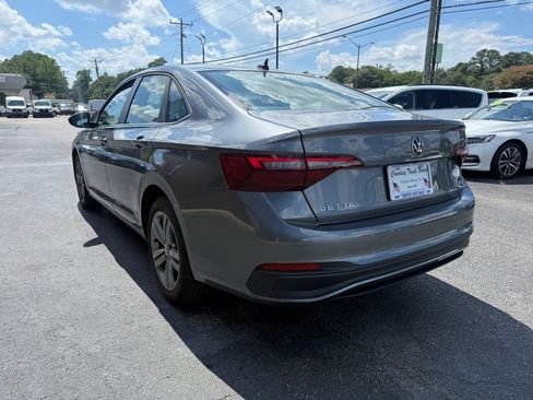 Used 2024 Volkswagen Jetta SE FWD image 5