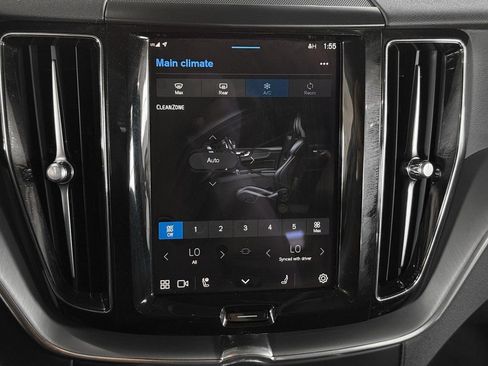 Used 2023 Volvo XC60 B5 Core image 33