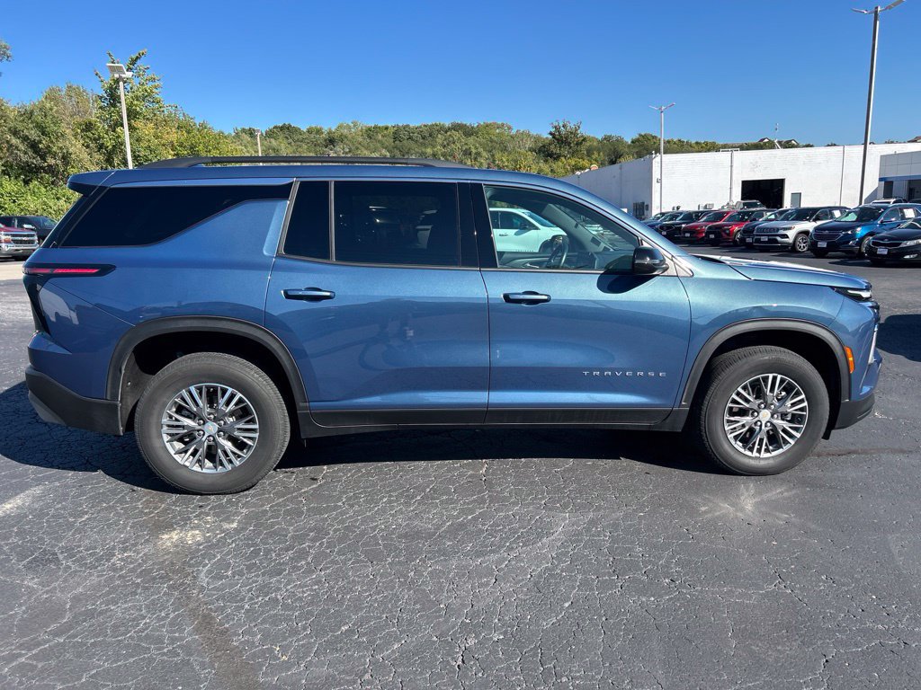 Used 2026 Chevrolet Traverse LT AWD/4WD image 4