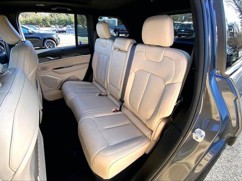 Certified 2024 Jeep Grand Cherokee Limited w/ Luxury Tech Group II image 19