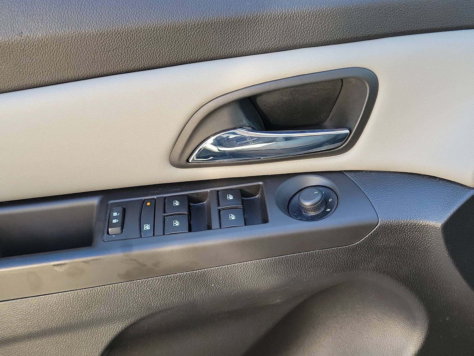 Used 2015 Chevrolet Cruze LT w/ Enhanced Safety Package FWD image 16