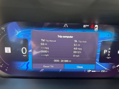 Certified 2024 Volvo XC60 B5 Plus w/ Protection Package Premier AWD/4WD image 28