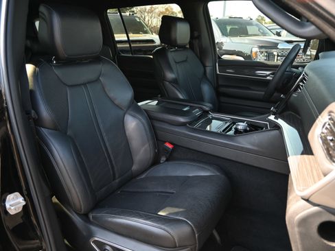 Used 2022 Jeep Wagoneer Series II AWD/4WD image 35