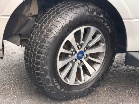 Used 2017 Ford Expedition XLT AWD/4WD image 19