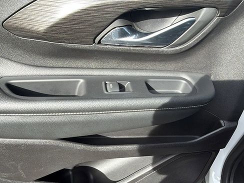 Used 2024 GMC Terrain SLT image 10