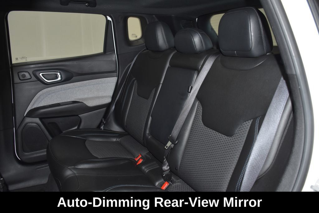 Used 2025 Jeep Compass Latitude w/ Sun & Sound Group AWD/4WD image 28