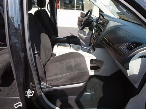 Used 2016 Dodge Grand Caravan SXT FWD image 6