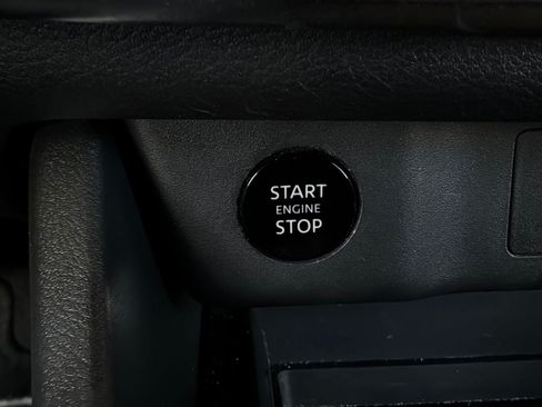 Used 2025 Nissan Rogue SV FWD image 26