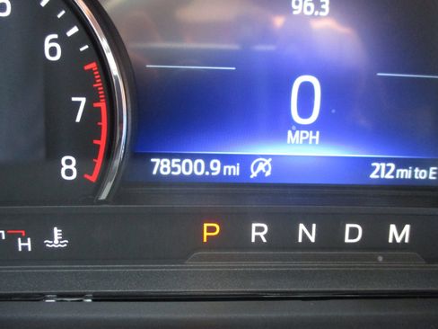 Used 2020 Ford Explorer XLT w/ Equipment Group 202A image 22