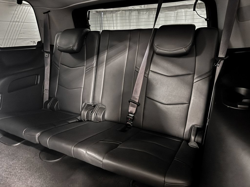 Used 2017 Cadillac Escalade Luxury AWD/4WD image 9