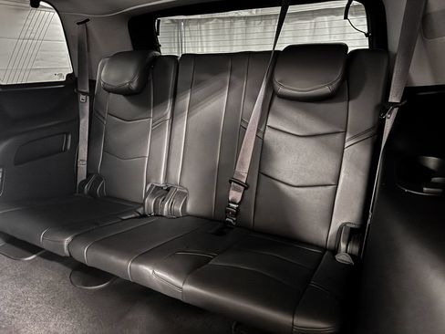 Used 2017 Cadillac Escalade Luxury AWD/4WD image 9
