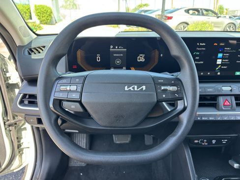 Used 2025 Kia K4 FWD image 24