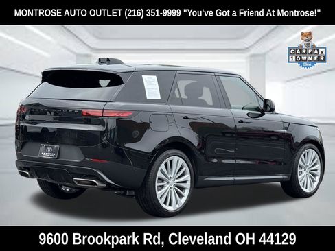 Used 2024 Land Rover Range Rover Sport SE AWD/4WD image 4