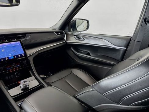 Used 2024 Jeep Grand Cherokee L Limited image 22