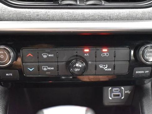 Used 2024 Jeep Compass Latitude AWD/4WD image 33