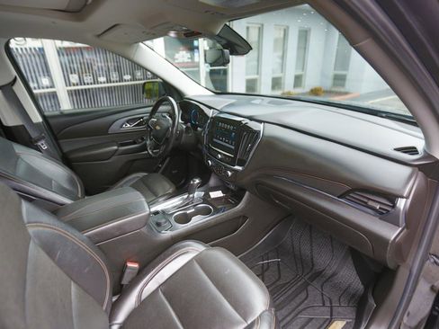 Used 2018 Chevrolet Traverse Premier w/ Driver Confidence II Package FWD image 16