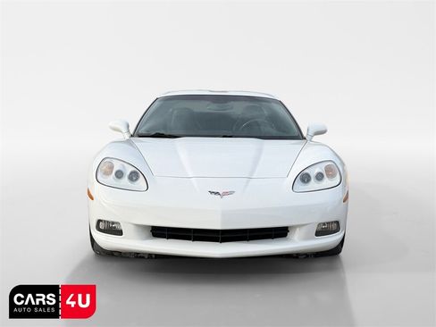 Used 2011 Chevrolet Corvette Coupe w/ 1LT image 2