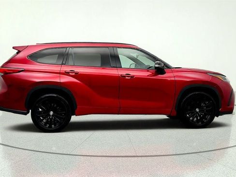 Used 2023 Toyota Highlander XSE AWD/4WD image 4