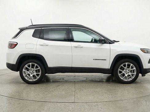 Used 2025 Jeep Compass Limited image 11
