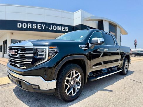Used 2022 GMC Sierra 1500 SLT w/ SLT Premium Package AWD/4WD image 1