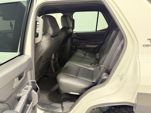 Used 2025 Toyota 4Runner TRD Off-Road image 38
