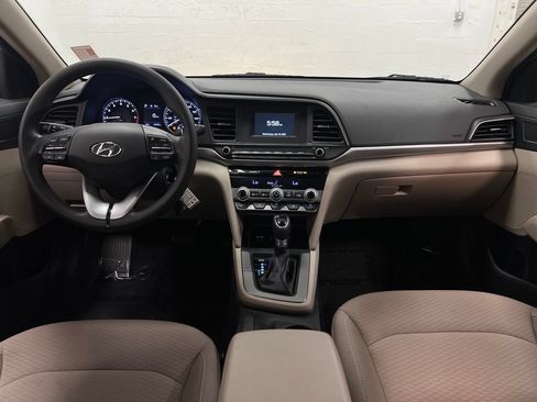 Used 2020 Hyundai Elantra SE w/ Convenience Package (C2) FWD image 14