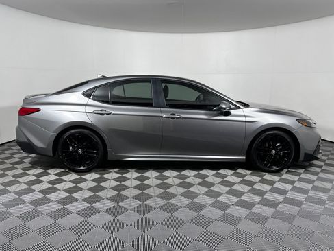 Used 2026 Toyota Camry SE FWD image 4