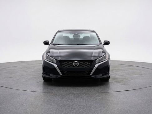 Used 2025 Nissan Altima 2.5 SV FWD image 2