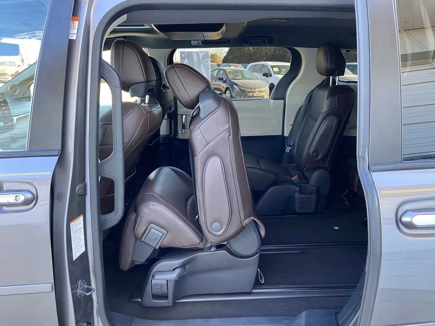 Used 2022 Toyota Sienna Platinum AWD/4WD image 28