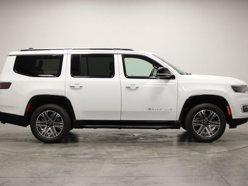 Used 2025 Jeep Wagoneer Series II AWD/4WD image 9