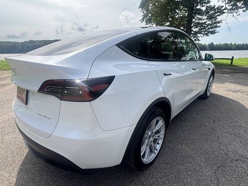 Used 2023 Tesla Model Y Long Range AWD/4WD image 9