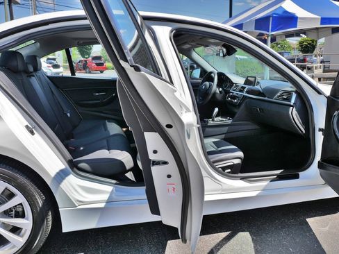 Used 2017 BMW 320i Sedan RWD image 10