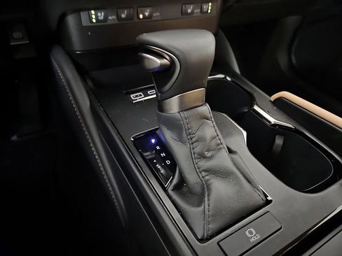 Used 2025 Lexus ES 350 w/ Premium Package FWD image 17
