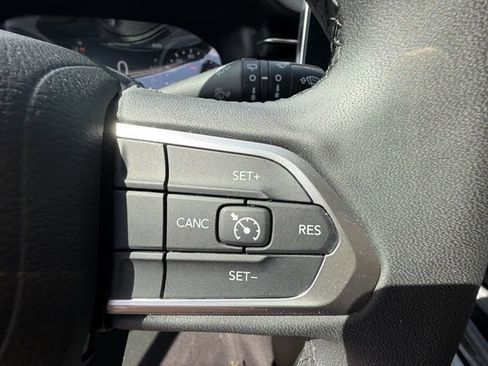 Used 2024 Jeep Compass Latitude AWD/4WD image 32