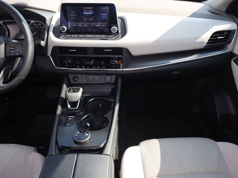 Certified 2025 Nissan Rogue SV AWD/4WD image 16