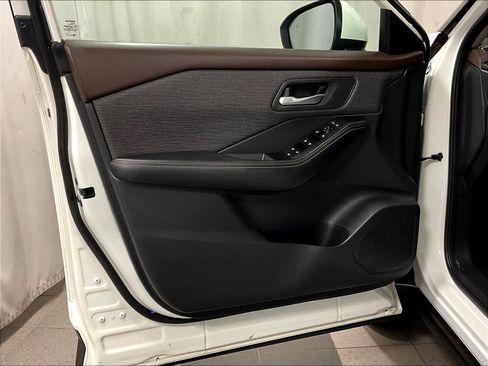 Certified 2021 Nissan Rogue SV image 9