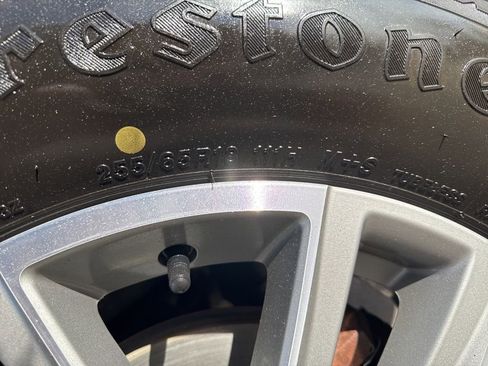 Used 2022 Chevrolet Traverse LT image 34