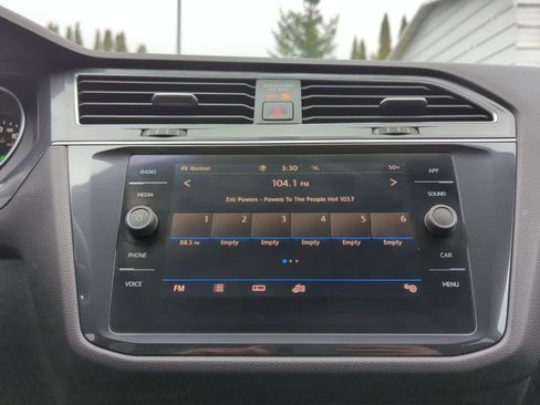 Used 2020 Volkswagen Tiguan S image 11